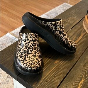 Women's Leopard Print OOFOS